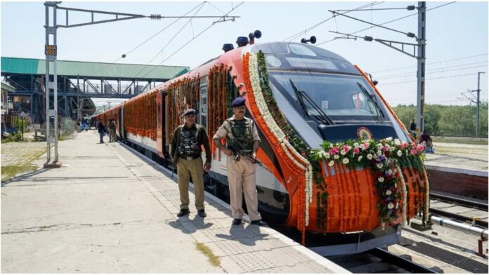 जुलाई में फुल हो चुकी Vande Bharat Express Train, टिकट की होड़ में पीछे रह गए यात्री
