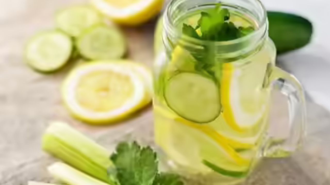 वजन कम करने के लिए सलाद, नींबू पानी और योग का कमाल जानिए कैसे पाएं फिट और टोंड शरीर अगर चाहें तो और शीर्षक या विस्तृत लेख भी बना सकता हूँ।