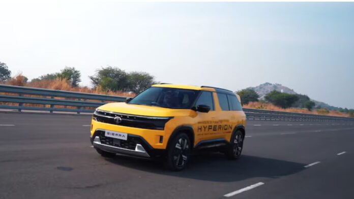 टाटा सिएरा ने इंडोर के NATRAX पर 222 किलोमीटर प्रति घंटे की टॉप स्पीड से सभी को हैरान कर दिया है।