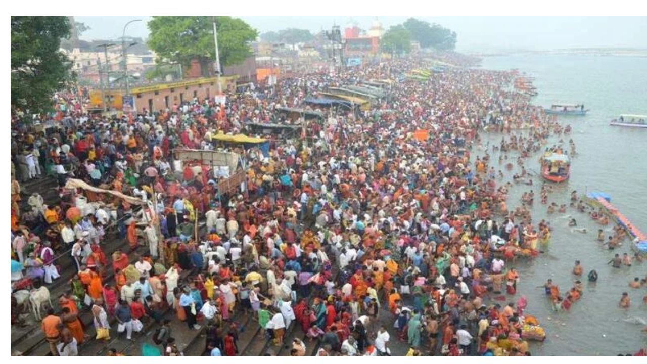 Located on the banks of the Yamuna River, the Mankameshwar Temple houses the divine presence of Lord Shiva along with the lingams of Siddheshwar and Rinmukteshwar. Send fe