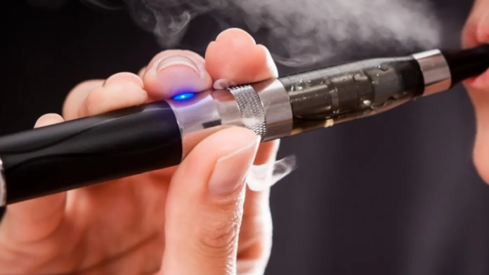 संसद में ई-सिगरेट! प्रतिबंध के बीच उठे चौंकाने वाले आरोप, आखिर सच छिपा है