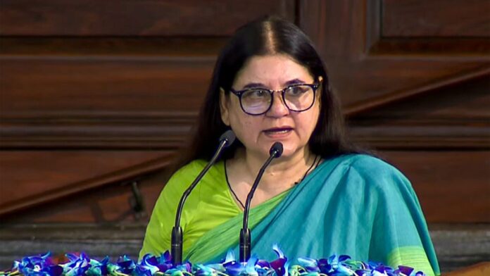 दिल्ली प्रदूषण पर Maneka Gandhi का तीखा हमला, पटाखों को बताया देशद्रोह जैसा अपराध